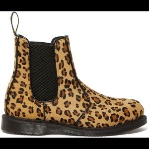 DR MARTENS WOMENS FLORA CHELSEA LEOPARD HAIR ON 9